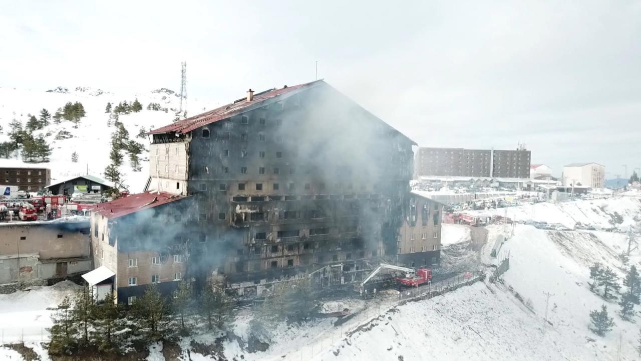 Bakan Tunç: Oteli yangın ile ilgili 4 kişi gözaltına alındı