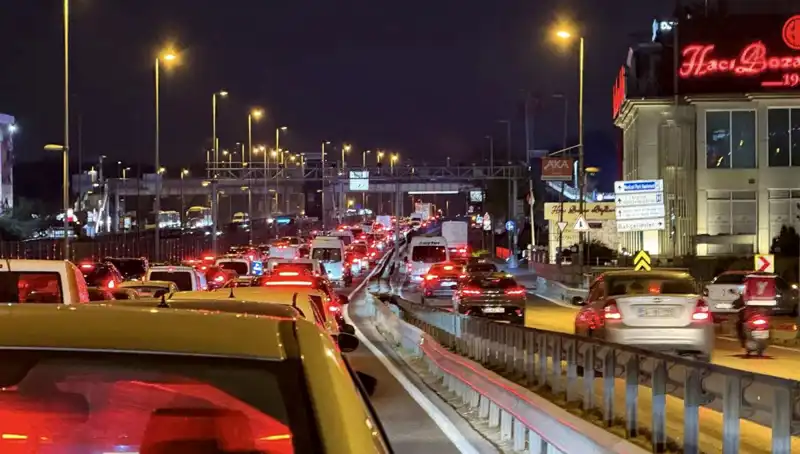 Yenibosna Metrobüs Yaya Üst Geçidi İçin Başlatılan Heyecan Verici Çalışmalar