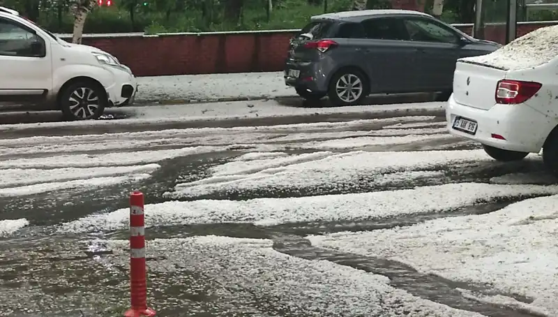 Ardahan'ı Beyaza Bürüyen Dolu: Doğa'nın Görsel Şöleni!