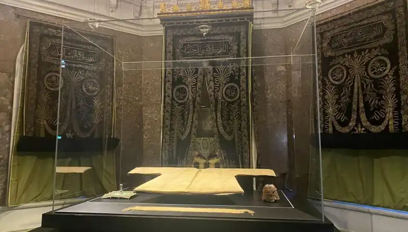 Hırka-i Şerif Ziyarete Açılıyor: Tarihi Eşya Herkesin Görüşüne Sunulacak