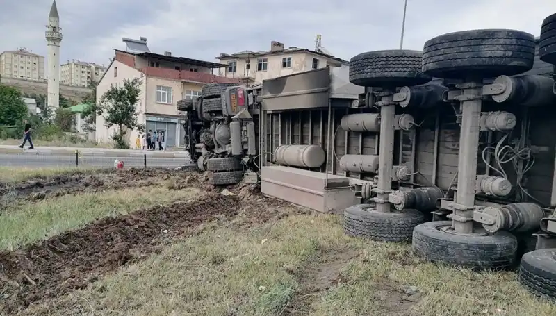 Erzurum'da Freni Boşalan TIR'ın Yol Açtığı Dehşet: Can Pazarı Hız Kesmedi