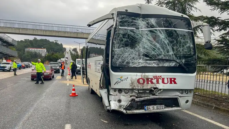 Uşak’ta İşçi Servislerinin Çarpışması: Yaralı Sayısı 20’yi Geçti!