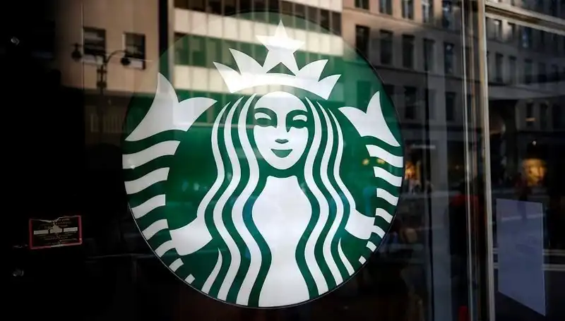 Starbucks Küresel Satışlarında Düşüş: Ekonomik Etkiler ve Gelecek Stratejileri