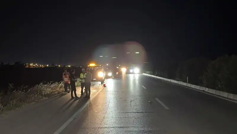 Adana'da Üç Araçlık Zincirleme Kaza: Yaralılar, Trafik Durumu ve Olayın Sebepleri