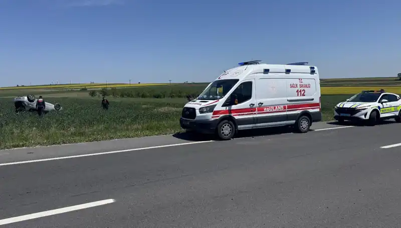 Edirne'de Feci Kaza: Otomobil Devrildi, Sürücü ile Eşi Yaralandı