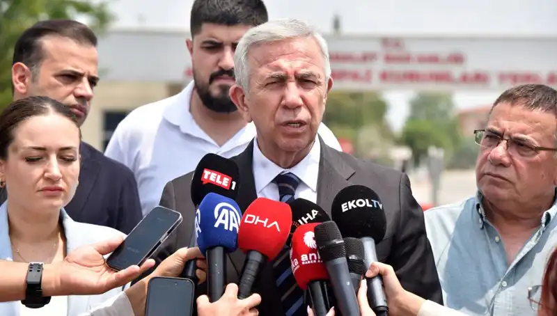 Mansur Yavaş, Antalya'da Muhittin Böcek'i Ziyaret Etti: İş Birliği Mesajı Verdi