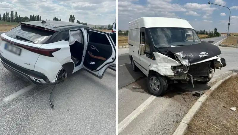 Çorum'da Korkunç Kaza! İki Araç Kafa Kafaya Çarpıştı
