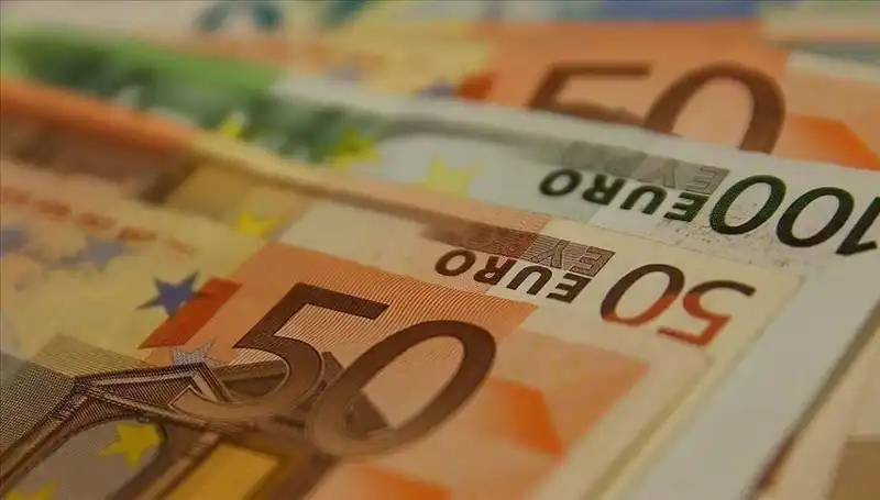 Euro, Ekonomik Belirsizlikler Nedeniyle Zirveden Geriledi