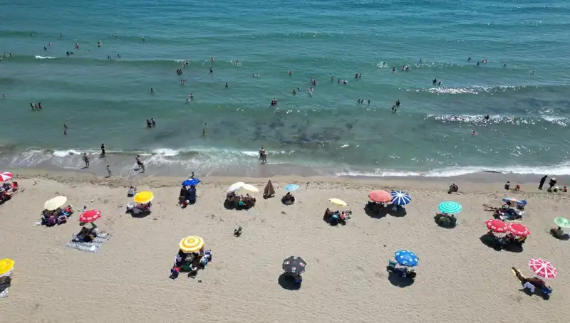 Tekirdağ'da Sıcak Havalarda Plajlar Dolup Taştı