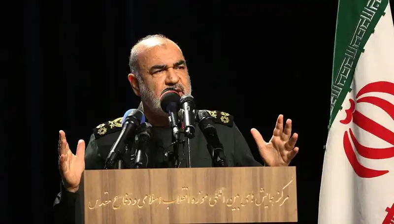 İran Devrim Muhafızları'ndan Trump’a Sert Yanıt: Yıkıcı İfadeler!