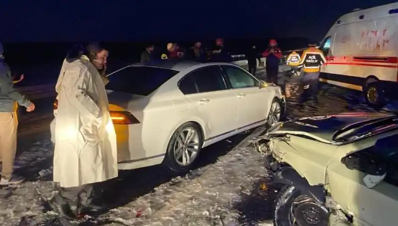 Aksaray’da Zincirleme Trafik Kazası: 15 Yaralı, Ayrıntılar Şoke Ediyor!