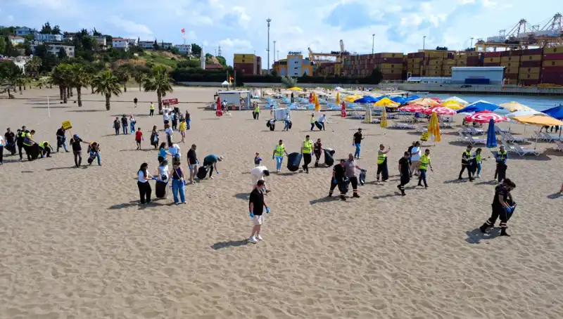 Plajlarda Çevre Temizliği: Denize Aşık Olanlar İçin Önemli Adım