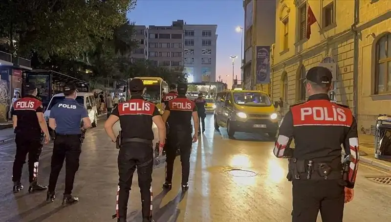 İstanbul'un Kalbinde Asayiş Operasyonu: Yüzlerce Gözaltı Yüz Yüze Geldi