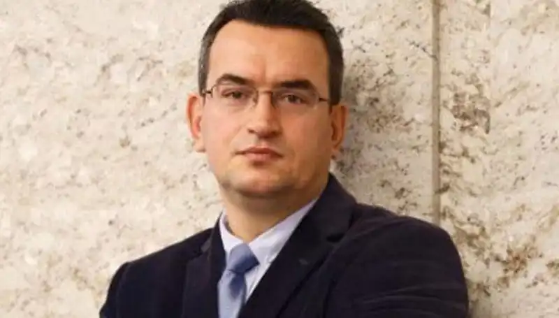 Metin Gürcan: DEVA Partisi'nin Vizyoner Kurucu Üyesi ve Siyasi Serüveni