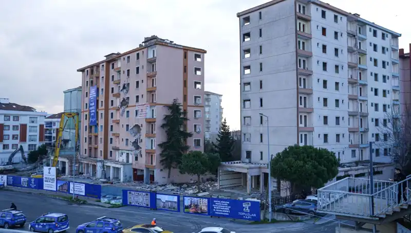 Büyükçekmece'de 10 Bina Yıkılıyor: Sürükleyici Bir Değişim Süreci Başladı