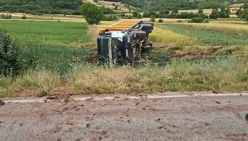 Tokat’ta Devrilen Kamyonun Şoförü Hayatını Kaybetti