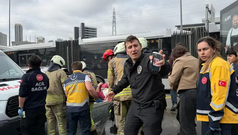 Metrobüs Seferleri Durdu: Kazada Can Kayıpları ve Yaralılar Var!
