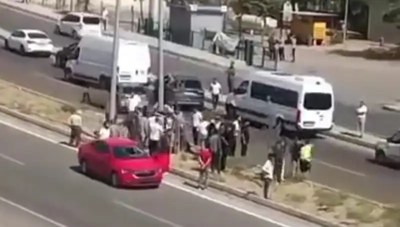 Yayaya Çarpan Otomobilin Kaza Anı ve Sonrası Şok Edici Görüntüler Ortaya Çıktı!