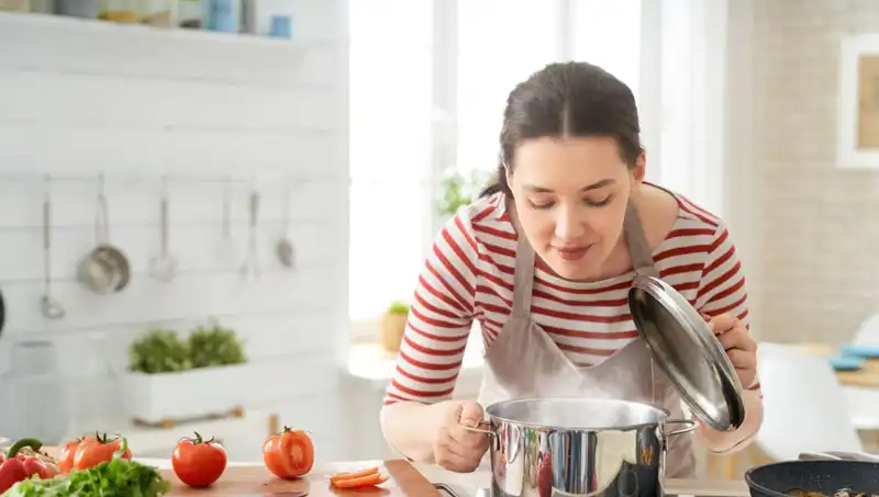 Yemek Hazırlarken Dikkat! Riskli Hatalar Sağlığınıza Zarar Verebilir