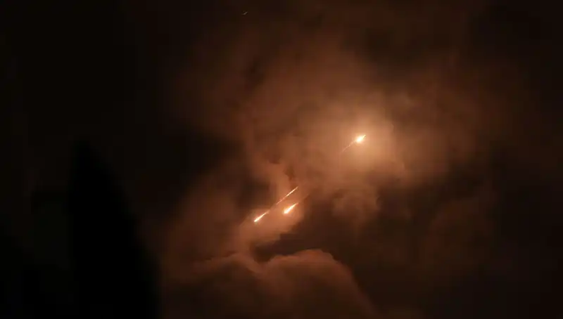 İran’ın Gece Saldırı Stratejisi: Füzelerin Ateşlenme Zamanlaması Neden Önemli?