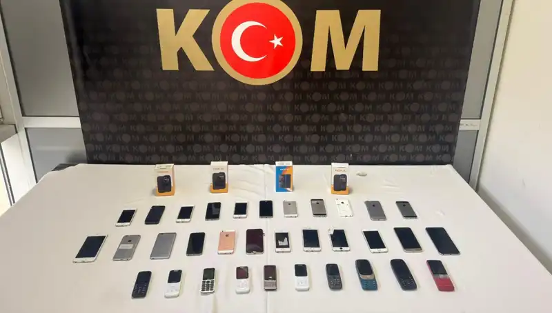 Gümrük Kaçağı Cep Telefonları: 37 Cihaz Ele Geçirildi, Olayın Perdesi Aralanıyor!