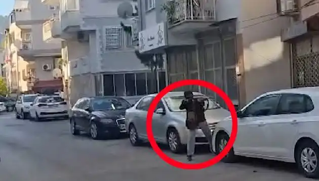 İzmir’de Silahlı Çatışma: Saldırgan ve Güvenlik Güçleri Arasındaki Gerilim Anları
