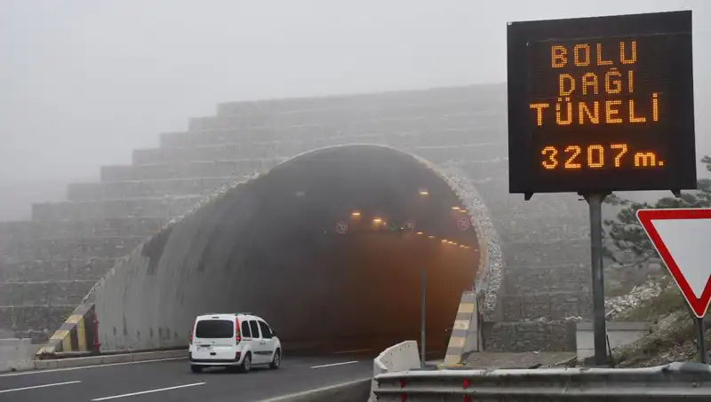 Bolu Dağı’ndaki Sis, Trafik Güvenliğini Tehdit Ediyor!