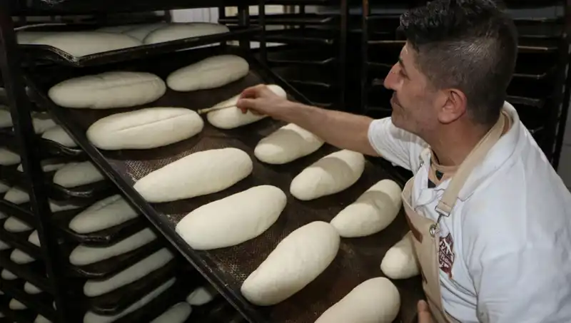 Sıcakların Zirve Yaptığı Günlerde Fırınlarda Zorlu Mesai!