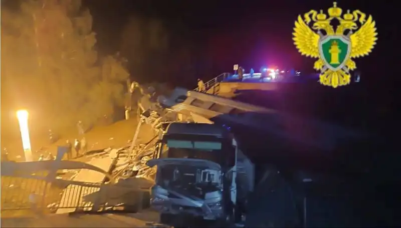 Rusya’da Köprü Trenin Üzerine Çöktü: Facia Ayrıntıları Ortaya Çıktı