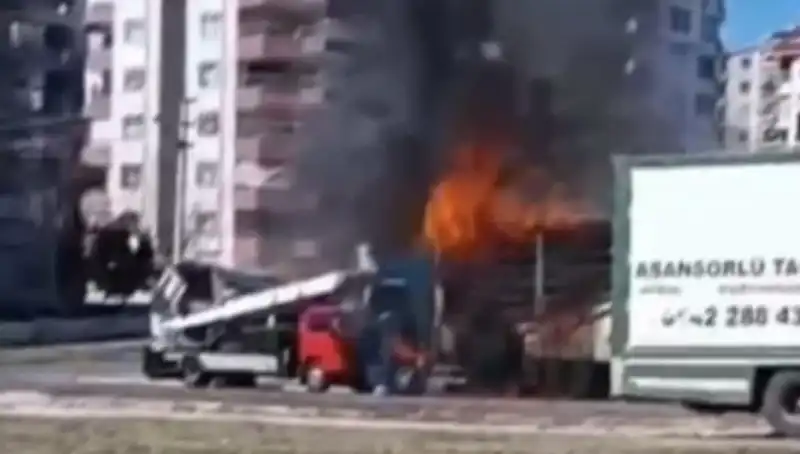 Alev Alev Yanan TIR’ın Dramı: Bu Kaza Fırtına Gibi!