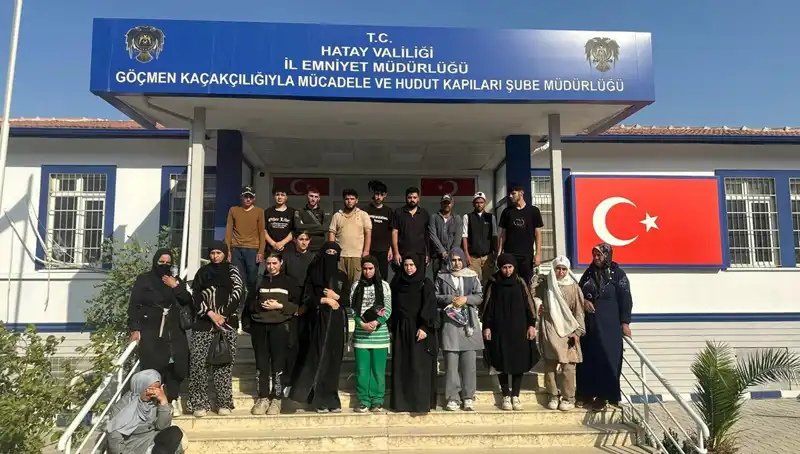 Minibüste 24 Göçmen Yakalandı: İnsanlık Dramı ve Sınır Güvenliği