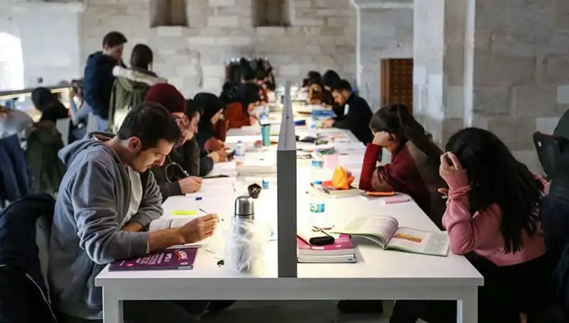 Üniversitelerde Yeni Eğitim Dönemi Başlıyor: Tarihler Açıklandı!