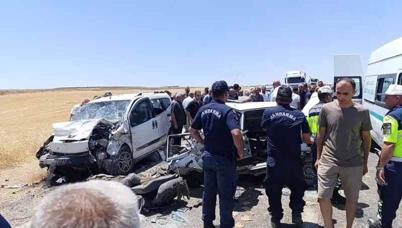 Otomobil ile Hafif Ticari Araç Çarpıştı: Korkunç Kaza Sonuçları Ortaya Çıktı