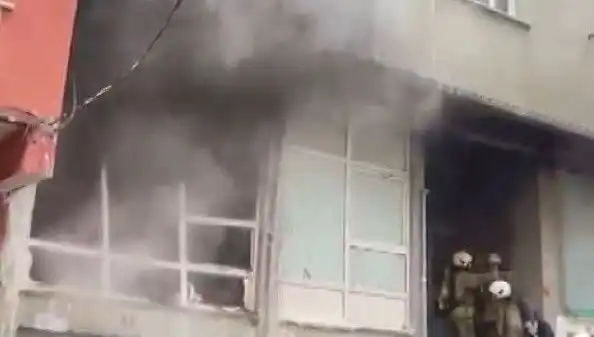 İstanbul'da Beş Katlı Binada Çıkan Yangın, Panic Yarattı