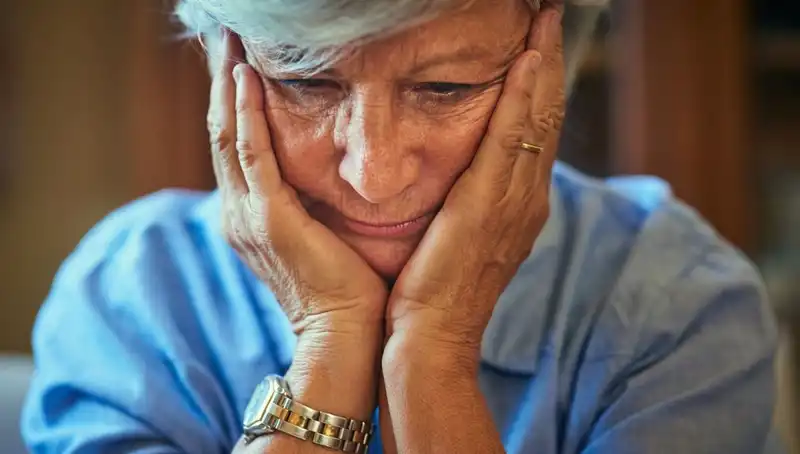 40'lı Yaşlarda Alzheimer: Stresin Altında Yatan Erken Uyarı İşaretleri