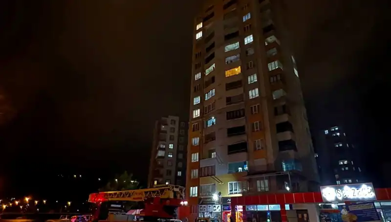 Yıldırım Apartmanın Çatısına Düştü: Şanslı Anların Hikayesi