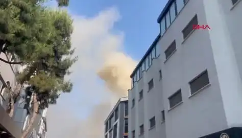 İstanbul'daki Yangın Alev Alev: 4 Katlı İş Merkezi Kül Olma Tehlikesinde