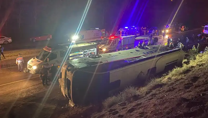 İşçi Servisinin Şarampole Devrilmesi: 23 Yaralı, Olayın Sebepleri Araştırılıyor