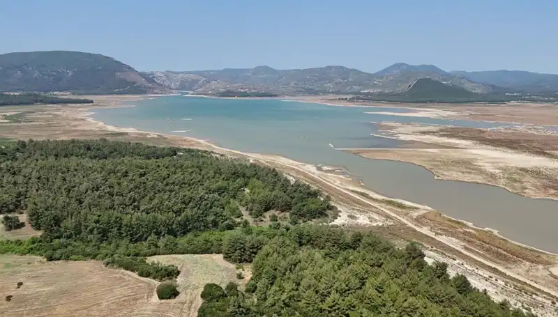İzmir Ekonomisinin Tehlikeli Düşüşü: Yüzde 50 Azalan Veriler Neyi Gösteriyor?
