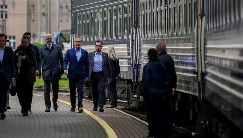 Dışişleri Bakanı Fidan, Ukrayna'daki Diplomatik Temaslarını Tamamladı