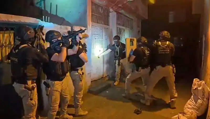 İstanbul'da DAEŞ Operasyonunda 18 Kişi Gözaltına Alındı!