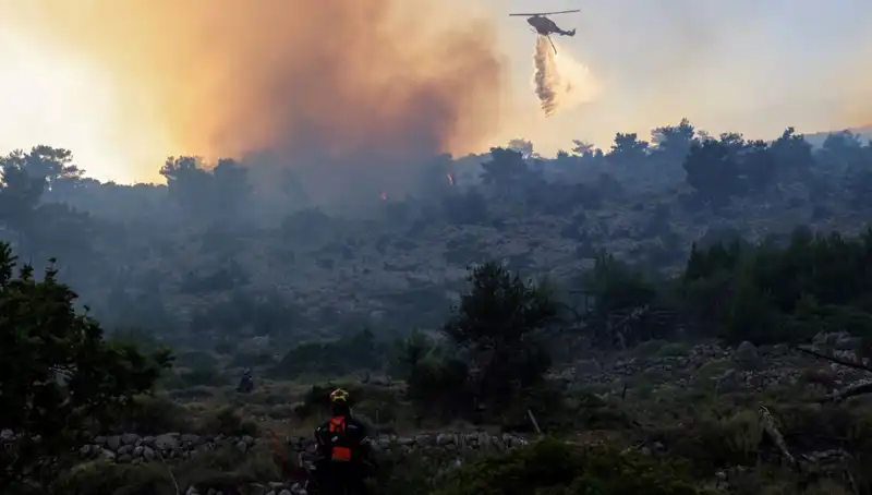 Eğriboz Adası’nda Korkutan Orman Yangını: İki Köy Acil Tahliye Edildi!