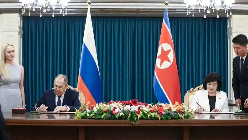 Rusya ve Kuzey Kore Arasında Tarihi Görüşme: Lavrov'un Mesajları Ne Anlama Geliyor?