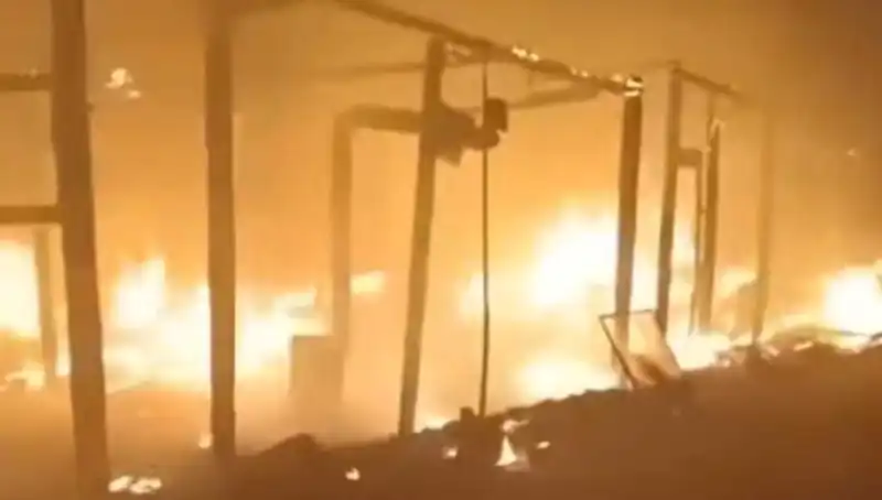 Elektrik Teli Koptu, 15 Çadır Küller İçinde Kaldı: Felaketin Gözyaşları