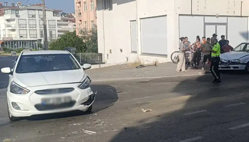 Antalya'da İki Otomobil Çarpıştı: Kaza Anına Şahit Olanlar Konuştu
