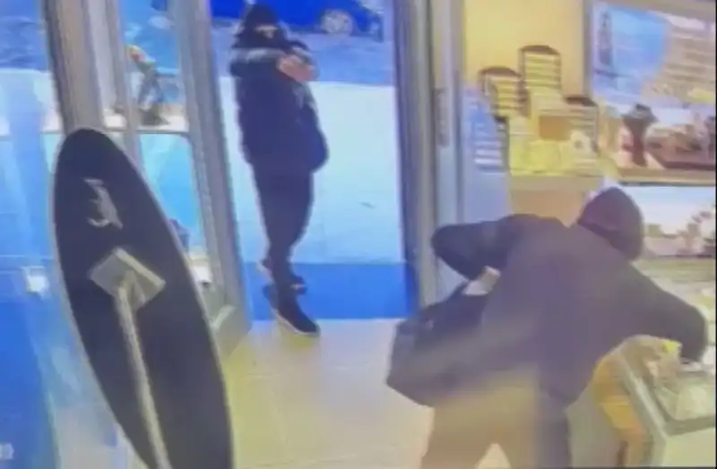 Ümraniye'de Maskeli Soygun Girişimi: Akıllara Durgunluk Veren Anlar