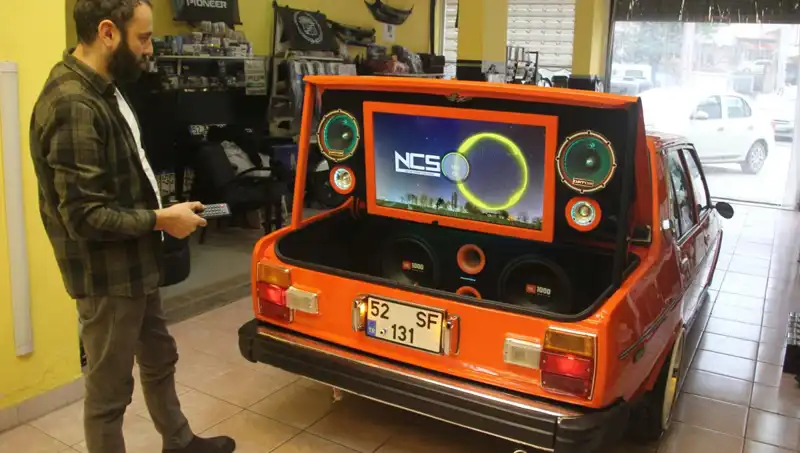 Yarım Milyonluk 1978 Model Araba, İş Yerinde Deco Olarak Kullanıldı