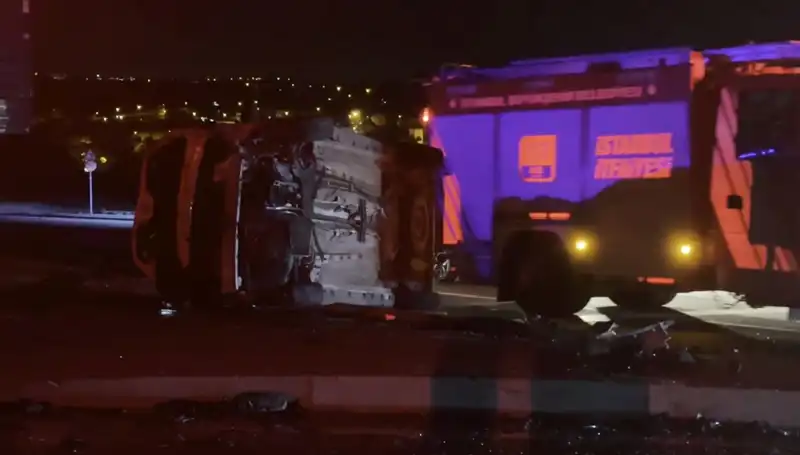 Havalimanı Yolunda Üzücü Kaza: 6 Yaralı ve Takla Atan Araç