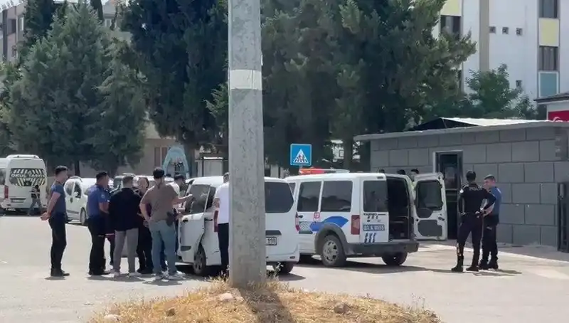 Adliye Önünde Kanlı Kavga: 5 Yaralı, 7 Gözaltı!