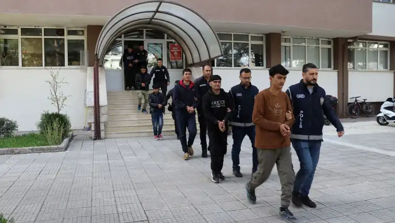 Düzensiz Göçmenler: İki İlde 21 Yakalama, Olayın Ayrıntıları Açıklandı